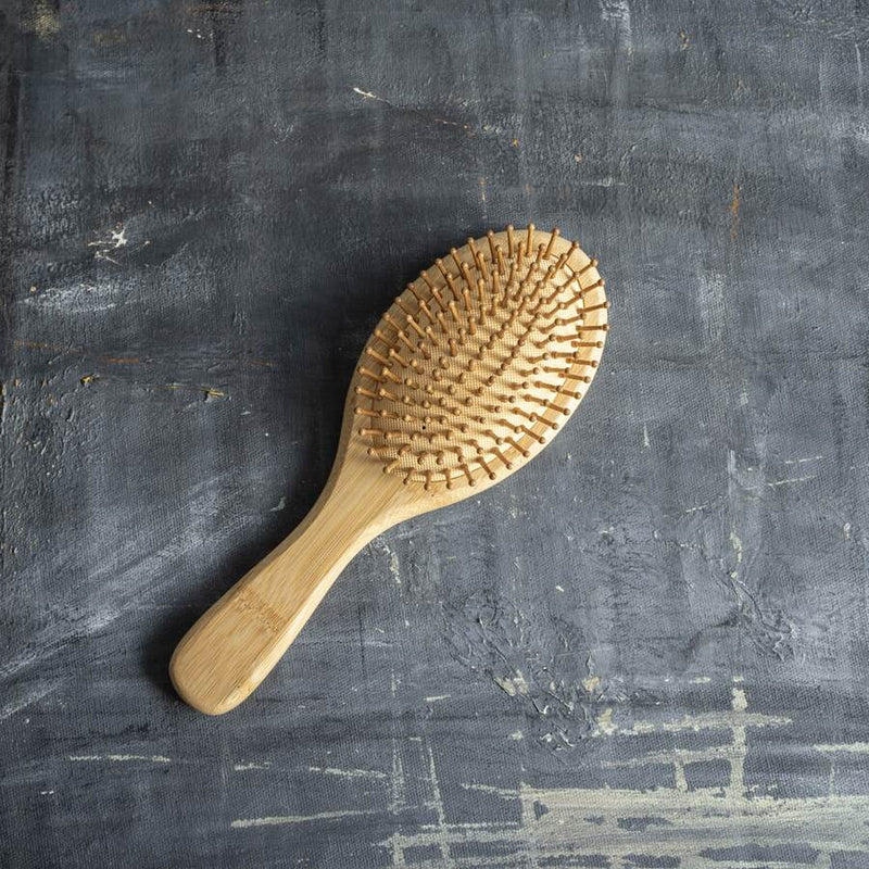 Expertly designed, this bamboo hairbrush is tailored to counter static-induced flyaways, tangles, and frizz. Featuring rounded bristles, it not only improves hair smoothness but also offers a gentle scalp massage, stimulating blood circulation and potentially preventing hair loss.