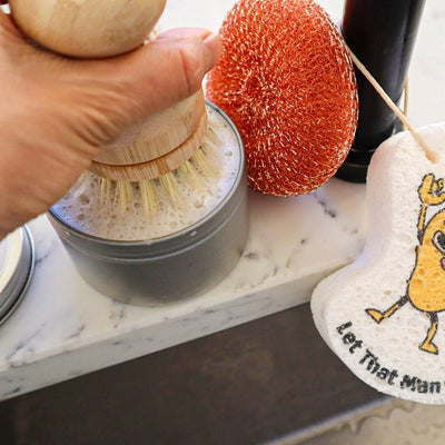 Elevate your dishwashing routine with our sustainable dishwashing brush, designed for effective cleaning.